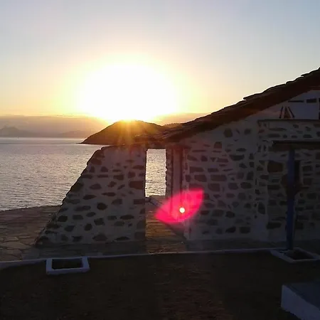 Fotinos House بيت ضيافة